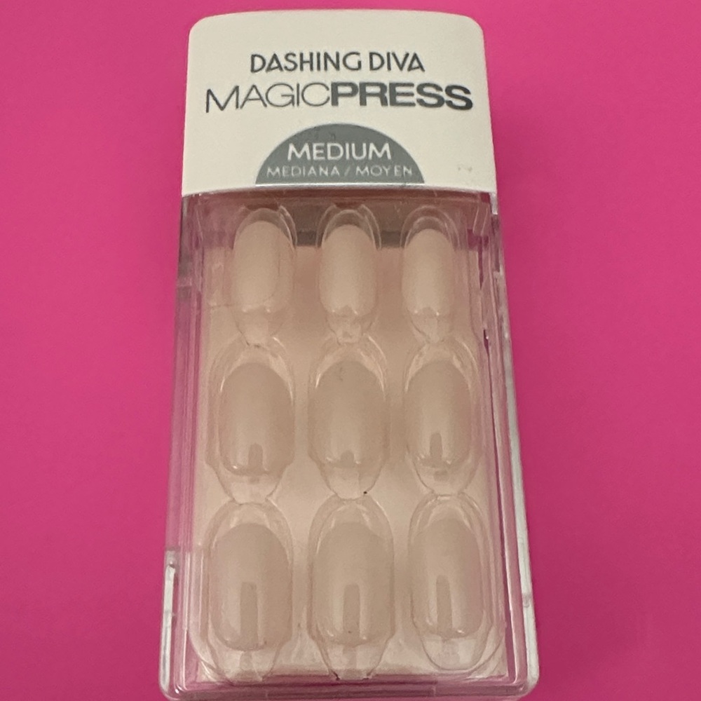 Dashing Diva Magic Press Medium Nails - Cream